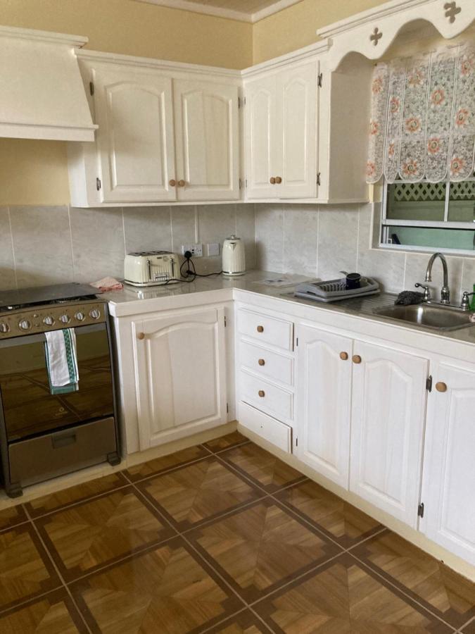 Stunning 2-Bed Apartment In Grand Roy Grenada Mount Nesbit ภายนอก รูปภาพ